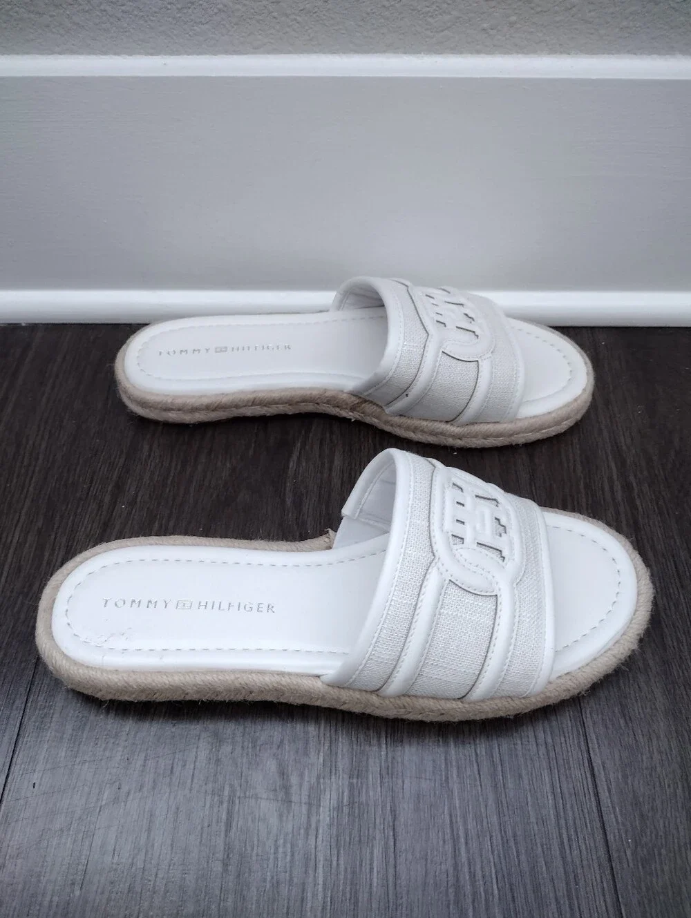 Tommy Hilfiger Hadjea Espadrille Slip-On Flat Sandals Women's size 7 LIKE NEW